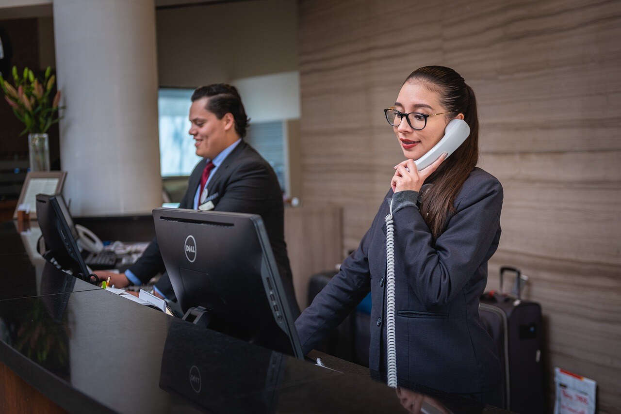 receptionists-5975962_1280 receptionists-5975962_1280